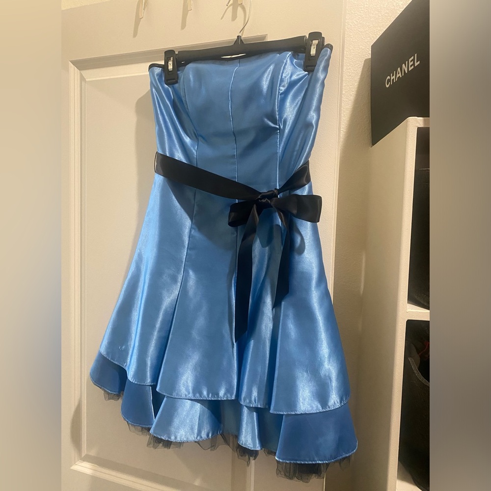 Strapless Light Blue cocktail dress with black sash accent size 0-2